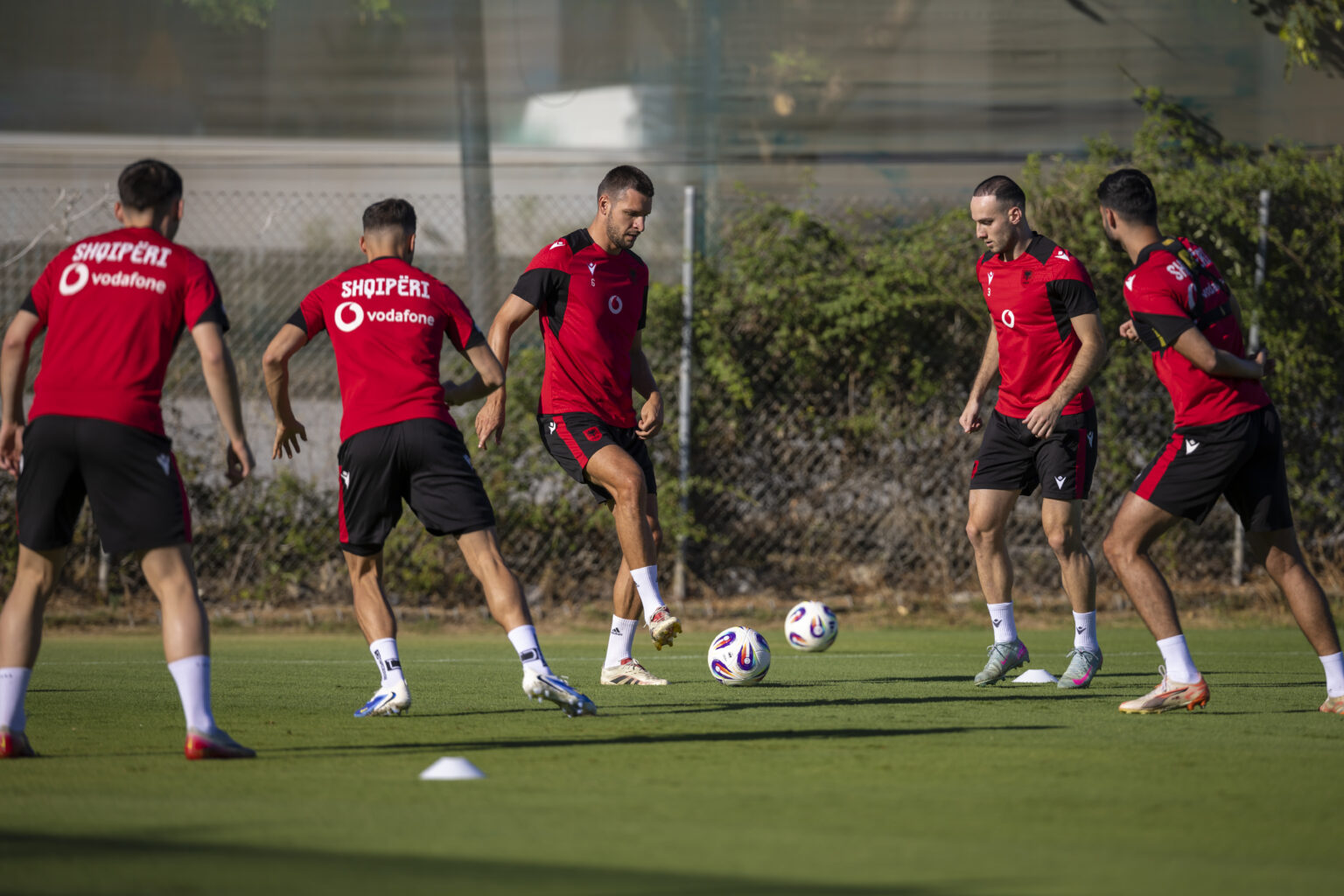 Kombëtarja zhvillon seancën e parë stërvitore në kampin stërvitor në Malaga, situata