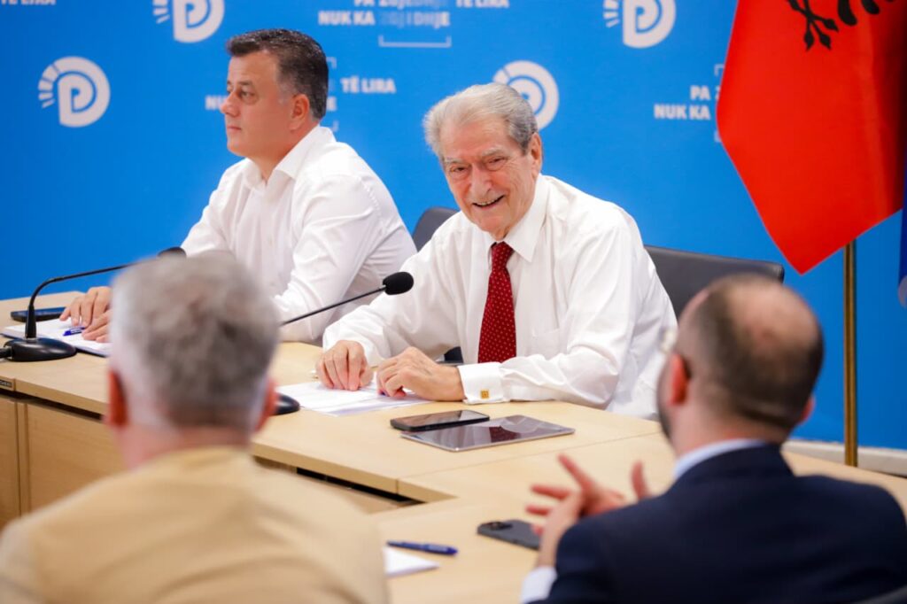 “Korba e korrupsionit”/ Berisha komenton propozimin e Manastirliut si kandidate për Tiranën