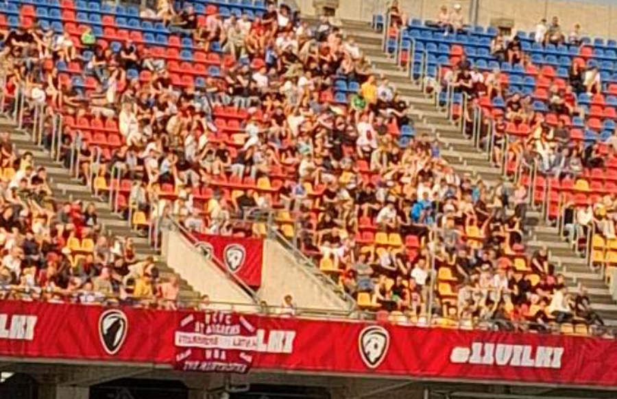 “Kosova është Serbi”, letonezët fishkëllejnë tifozët e Serbisë pas koreve antishqiptare në Riga