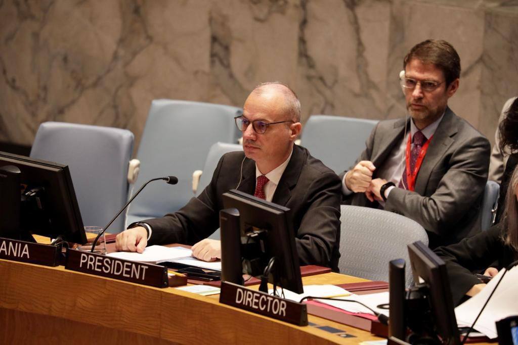 Kryeministri e la jashtë kabinetit, reagon Igli Hasani: Mandati im përfundon sot