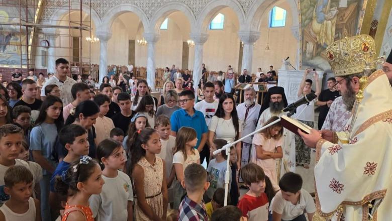 Kryepeshkopi Joan bekon fëmijët në katedralen ‘Ngjallja e Krishtit’ për fillimin e vitit të ri shkollor