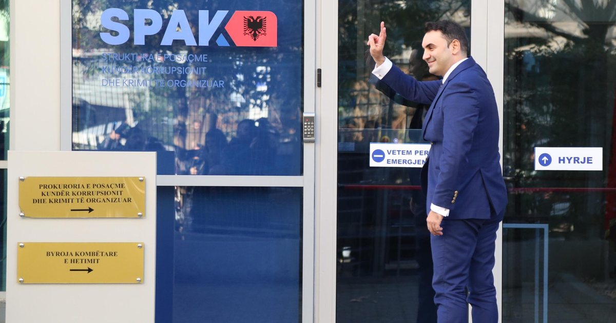 “Kujt i hyn në xhep kallëzimi yt?”, debat mes Këlliçit dhe avokatit të Redi Mollës, gjyqtarja e gjobit me 20 mijë lekë