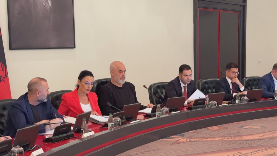 Kush do jenë ministrat e rinj? Gazetarja zbërthen skenarët në PS: Dikastere që shkrihen ose bashkohen