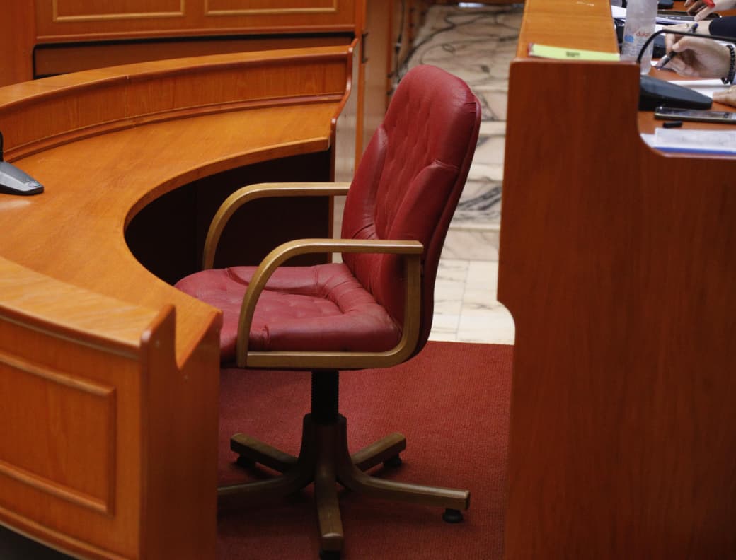 Kush janë këshilltarët që nuk votuan pro shkarkimit të Veliajt (Emrat)