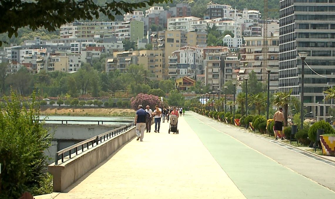 Liqeni ndotet nga ujërat e zeza/ KLSH evidenton mosfunksionimin e zgjidhjes së situatës së krijuar në Tiranë