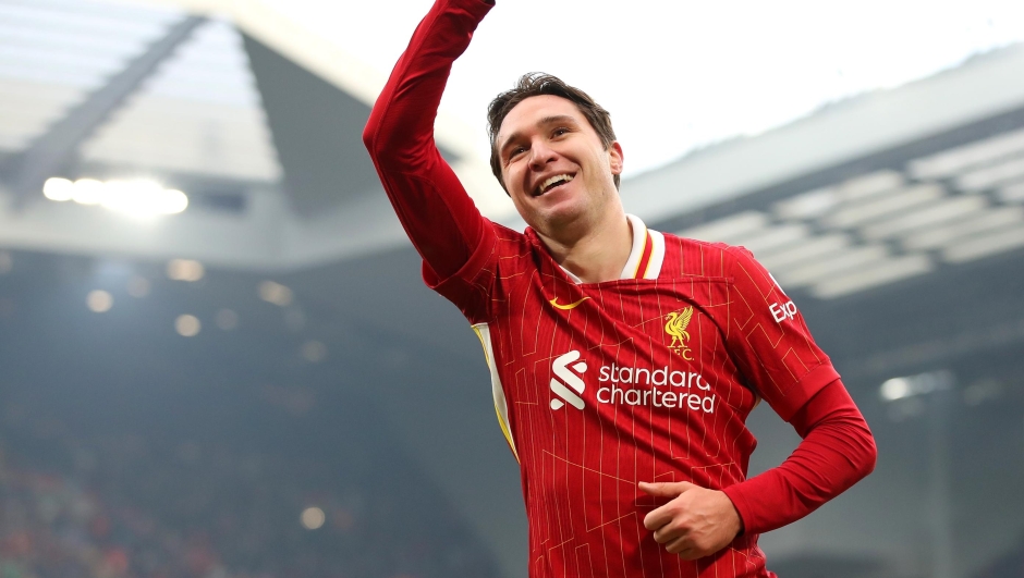 Liverpool po i “shkatërron” karrierën Chiesa-s, refuzon transferimin e italianit te klubi i njohur