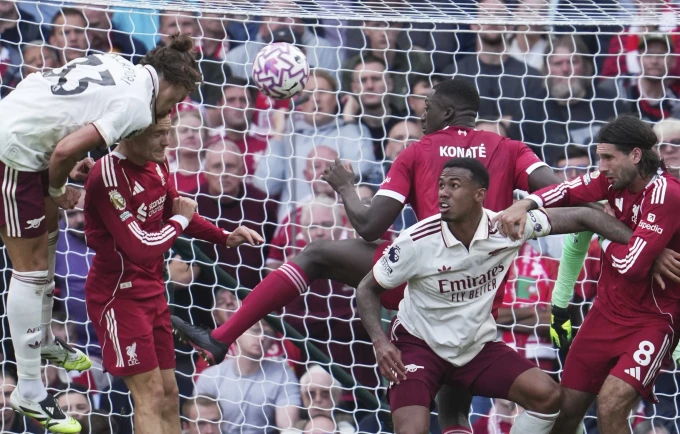 Liverpuli fiton duelin e madh me Arsenalin, duke u konfirmuar si skuadra pretendente për titull në Premier League