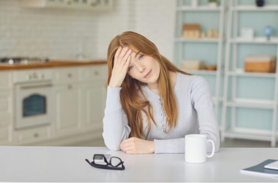 Lodhja kronike pas moshës 40-vjeçare, nutricionistja paralajmëron: Nuk është ‘faji i moshës’