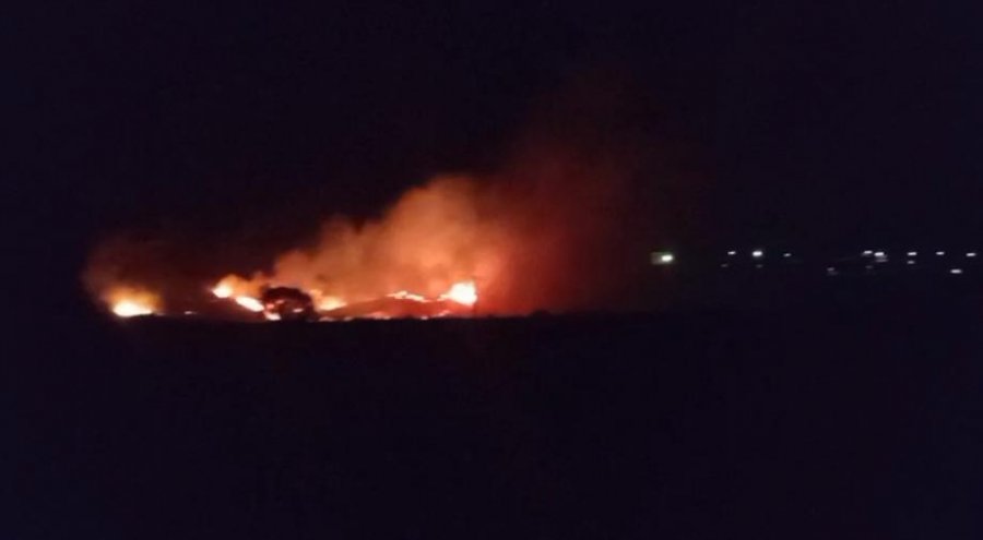 Mafia e tokave në aksion! Po digjen dhjetra ha tek Gjiri i Lalzit, zjarri përparon drejt banesave