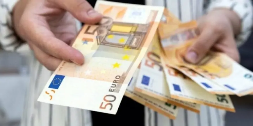 Mbarimi i sezonit, luhatje minimale për valutat/ Euro bie sërish, kembehet për 97.5 lekë
