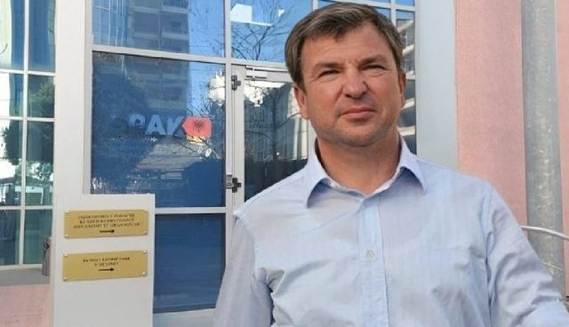 Mbaroi dënimin, Vangjush Dako lë qelinë e burgut të Durrësit