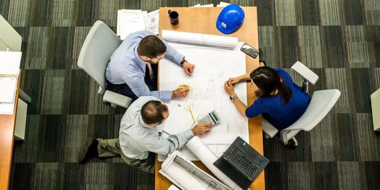 Mbi 10 mijë gra dhe vajza të punësuara nga zyrat e punës