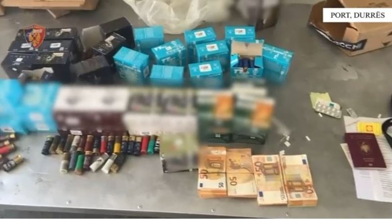 Me 1 mijë fishekë gjahu dhe 20 mijë euro të padeklaruara, arrestohet 55-vjeçari në Durrës