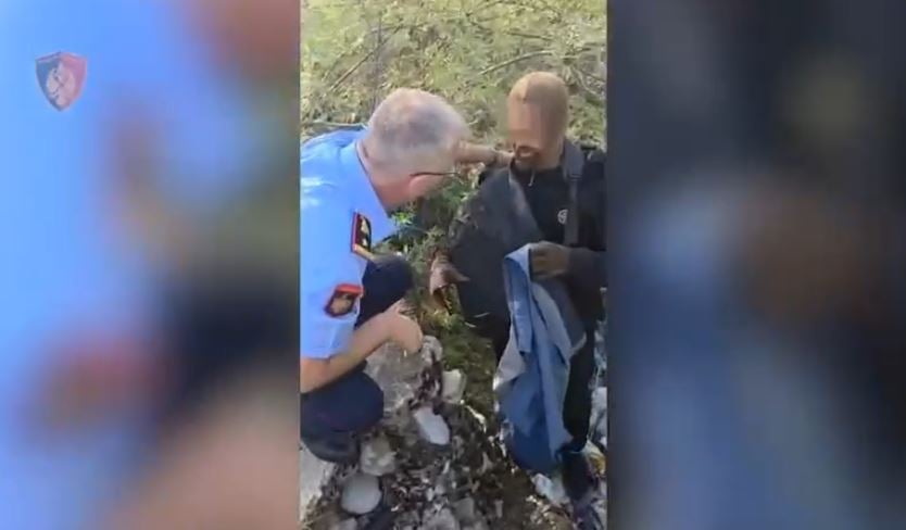 Me çorape në kokë dhe çantë në krahë, policia e Shkodrës publikon pamjet nga arrestimi i Ragip Gilës