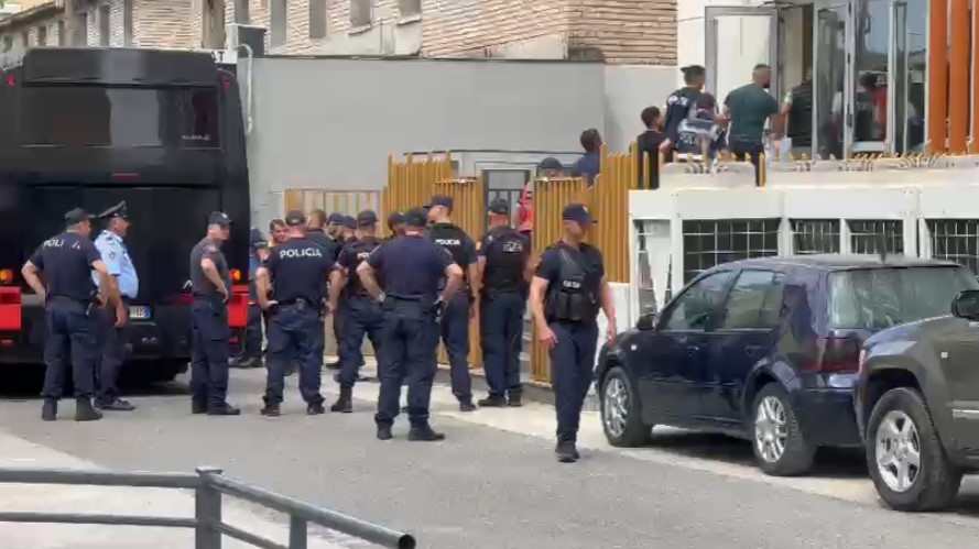 Megaoperacioni në Elbasan/ Mbërrijnë në gjykatë për masën e sigurisë 30 të arrestuarit