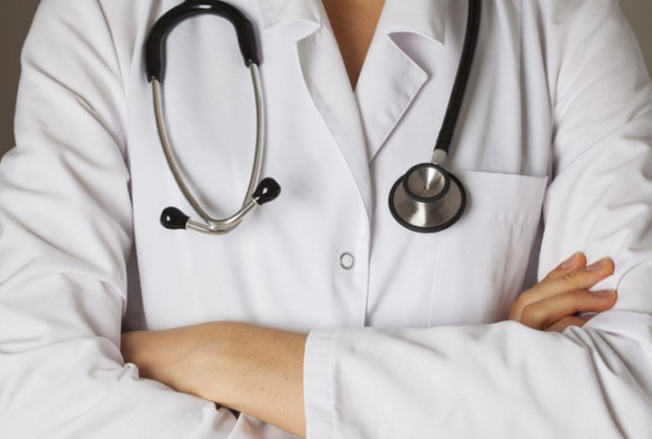 Melanoma po shfaqet edhe te moshat e reja/ Mjekët ngrenë alarmin për kancerin e lëkurës, apelojnë kujdes të veçantë