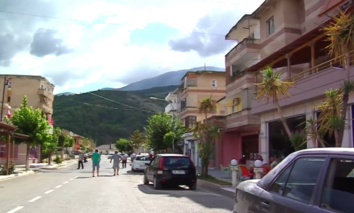 Memaliaj, 37-vjeçari thyen masën e sigurisë, policia e shpall në kërkim