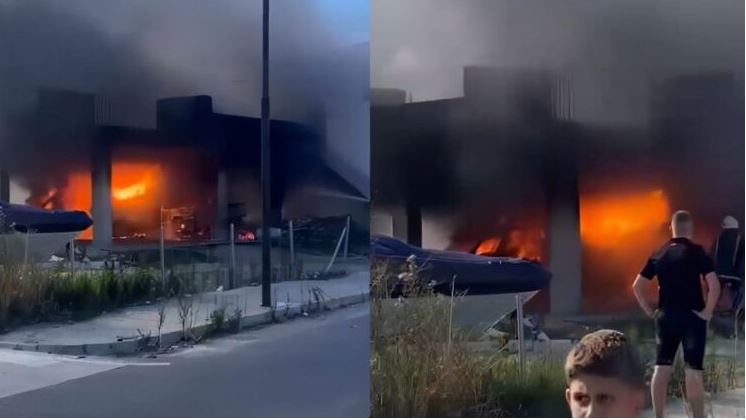 Merr flakë një garazh, digjen dy automjete (Video)