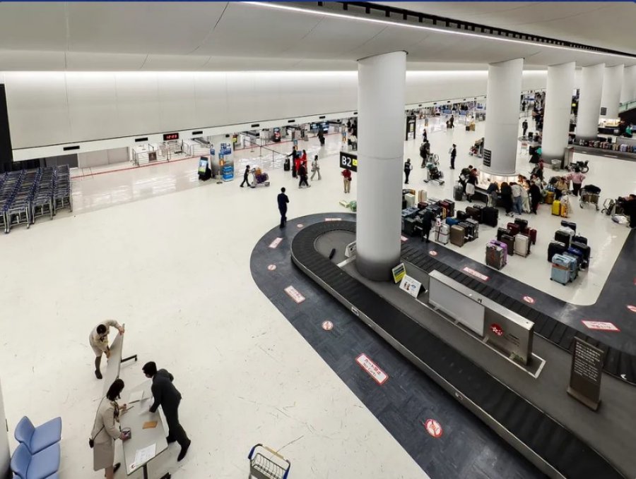 Mijëra valixhe të braktisura si simptomë e turizmit të tepërt: Pse turistët i lënë ato në aeroporte?