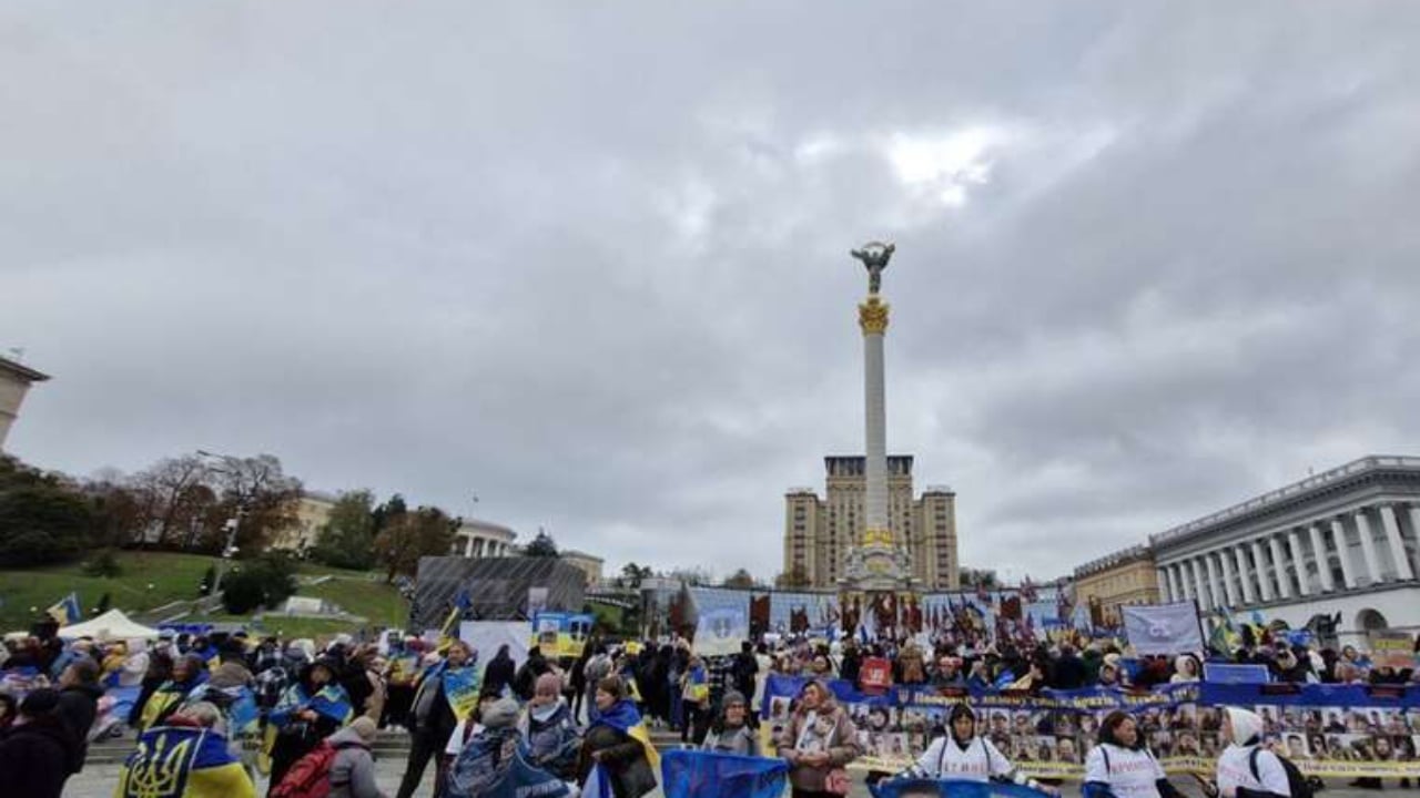 Miratohet ligji i ashpër kundër ushtarëve ukrainas, shpërthejnë protestat në Kiev