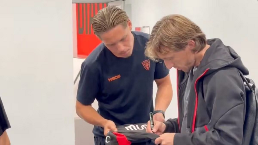 Modric i dhuron të riut Kovac një kujtim të paharrueshëm, për ta ruajtur përgjithmonë (video)