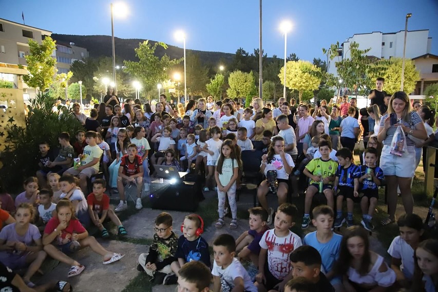 Muzhaqi: Kinemaja e hapur verore, tjetër hapësirë komunitare kulturore në Përrenjas