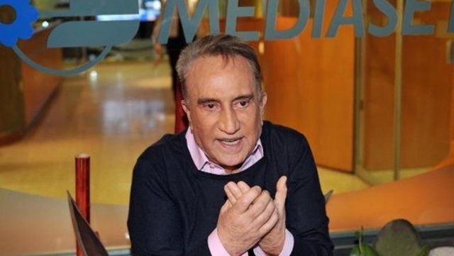 Ndahet nga jeta Emilio Fede, gazetari ikonë i televizionit italian