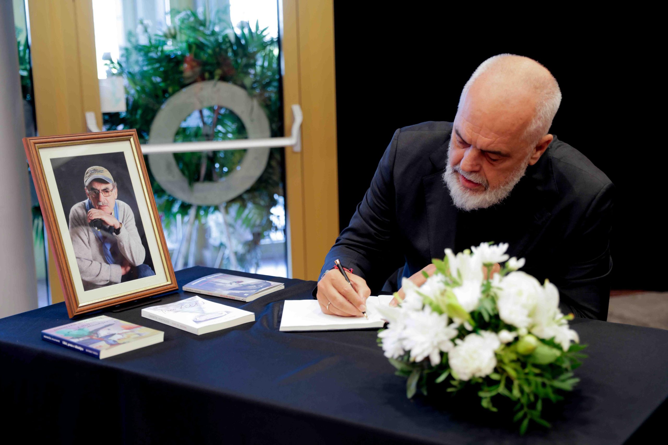 Nderim dhe mirënjohje për Dhimitër Anagnostin, Edi Rama homazhe për babain e kinematografisë shqiptare