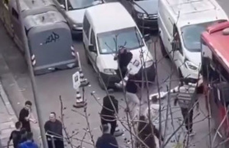 Ndodh në Tiranë! Gardisti nxjerr armën e shërbimit dhe kërcënon me jetë qytetarin