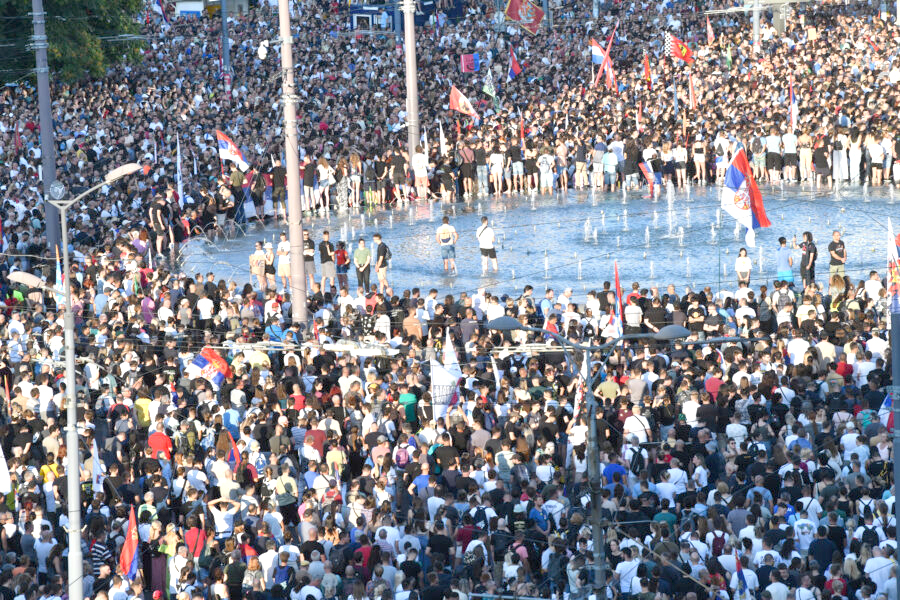 Ndryshimet në Kodin Penal, Bllokimi i rrugëve do të çojë në një vit burg, si Vuçiç planifikon të ndalojë protestat