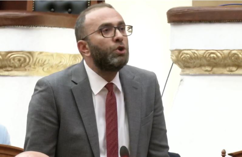 Ndryshimet në rregulloren e Kuvendit/ Bardhi: S’kemi ku ta çojmë Xhafën edhe hajde të miratojmë një Komision të Posaçëm