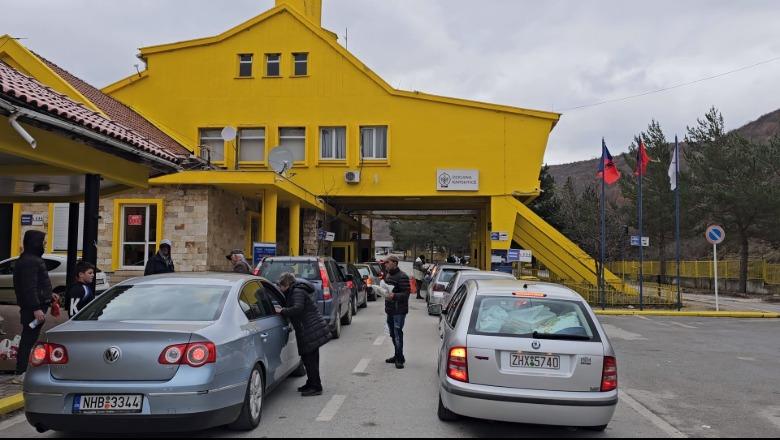 Në mjetet që drejtonin u gjetën mallra kontrabandë, arrestohen dy shoferët në Kapshticë