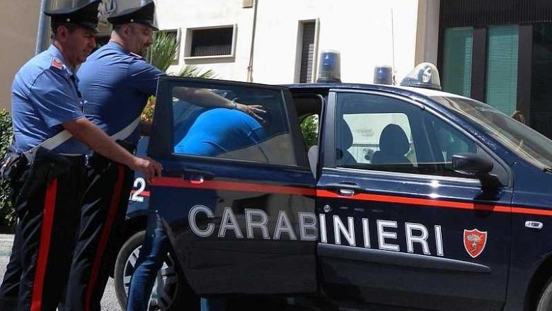 Nën masën arrest shtëpie, 46-vjeçari shkel urdhrin e gjykatës/ Largohet nga banesa dhe dhunon barbarisht një të ri