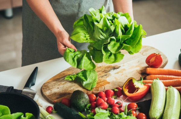 Nga karotat te djathi, ushqimet që janë një aleat i shkëlqyer për dhëmbët