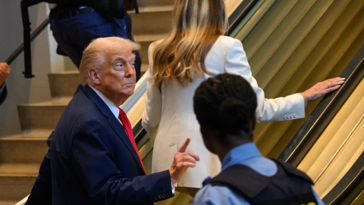 Nga ngecja e shkallëve lëvizëse te mikrofoni jashtë funksionit, Shtëpia e Bardhë kërkon hetim për incidentet e Trump gjatë fjalimit në OKB