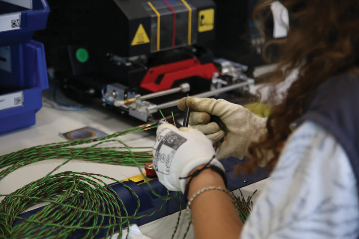 Ngec industria mbështetëse automotive, bie punësimi