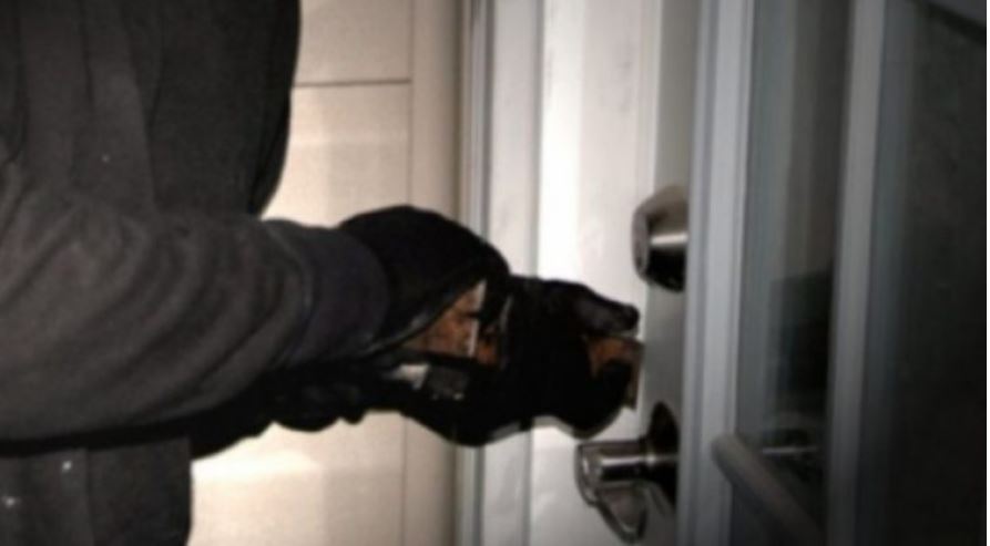 Ngjarje e rëndë në Finiq, dhunohen dhe grabiten në banesën e tyre dy të moshuar