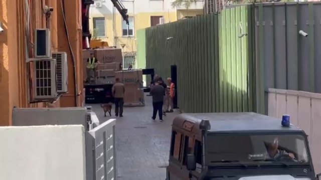 Ngjitur me SPAK/ Policia kontroll me qen anti-eksploziv, çfarë po ndodh te Arkivi i Shtetit?