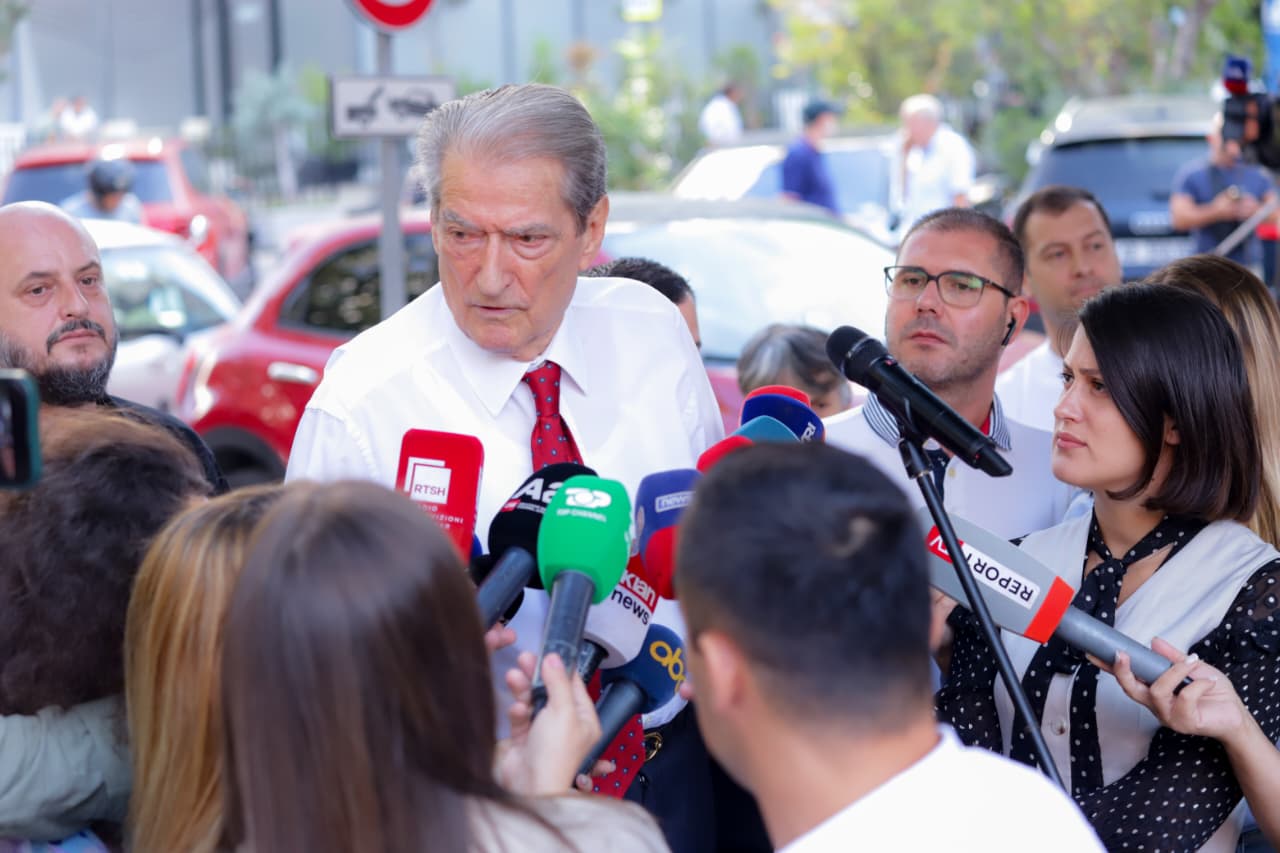 Nis gjykimi për Sali Berishën, ish-kryeministri paraqitet në SPAK dhe sulmon Dumanin