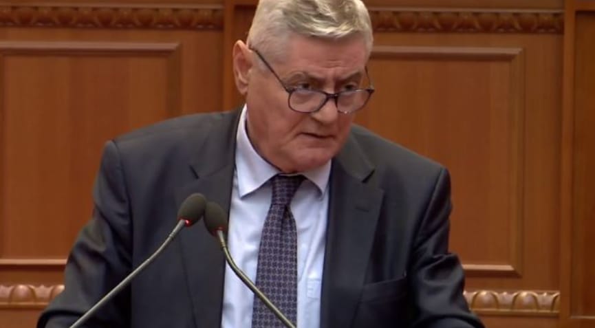 Një kandidat nga opozita përballë Manstirliut/ Dashamir Shehi: S’mund të kandidojë një i zbritur nga fshati, milioner”, Alimehmeti dhe Tabaku janë të rinj dhe kanë dije