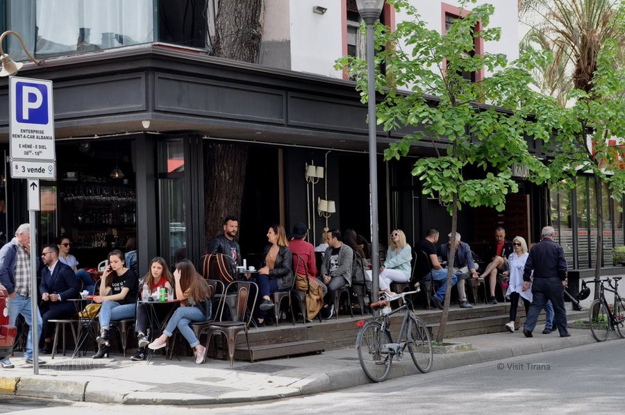 Nuk ka më njerëz! Të rinjtë braktisin vendin, punësimi bie ndjeshëm