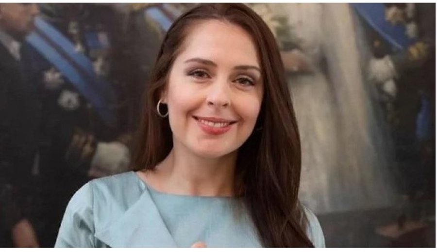 “Nuk mund ta heq”/ Elia Zaharia sqaron pse ende mban mbiemrin Zogu