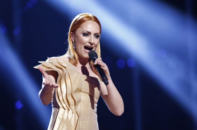 “Nuk të harroj”, kënga e njohur e interpretuar nga Eneida Tarifa (teksti dhe këngë)