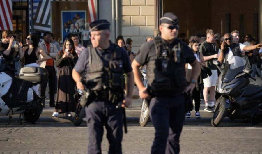 Nxënësi sulmon me thikë mësuesin gjatë orës së mësimit në Francë