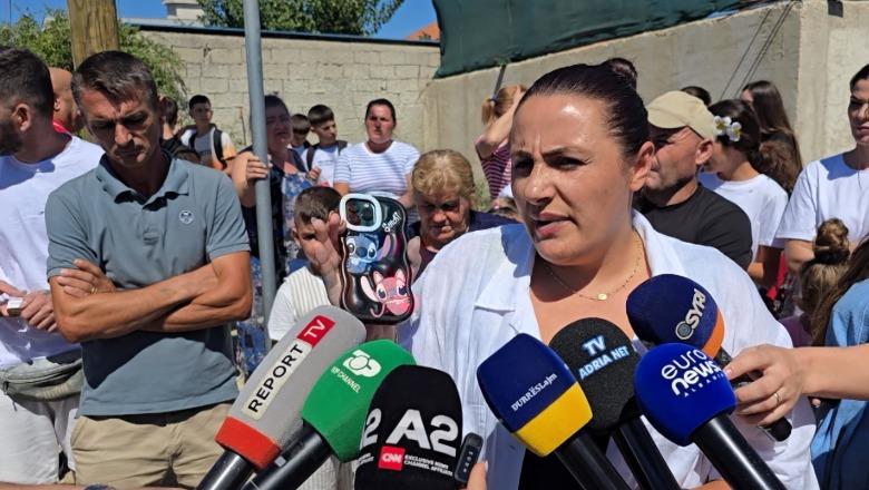 Nxënësit e shkollës “Met Hasa” në Durrës bojkotojnë mësimin, kërkojnë transport falas