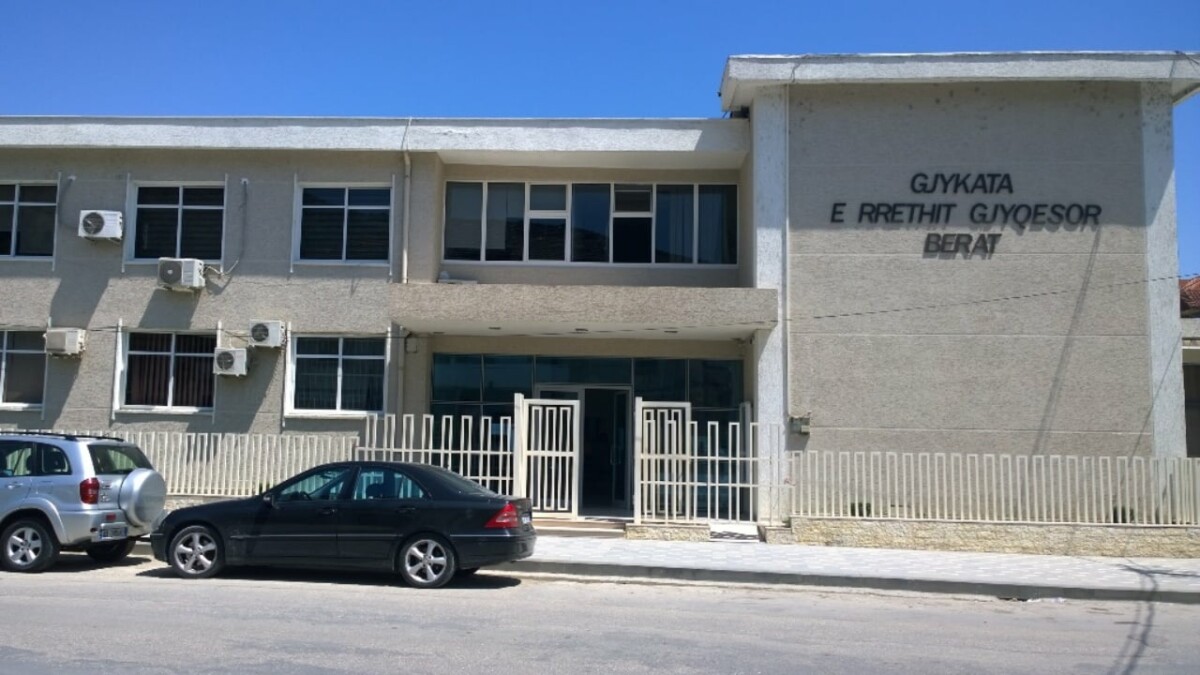 ‘Nxjerrje sekreti shtetëror’ dhe ‘mbajtje të armëve’, ish-kreu i SHISH dhe djali i tij nën akuzë për tre vepra penale