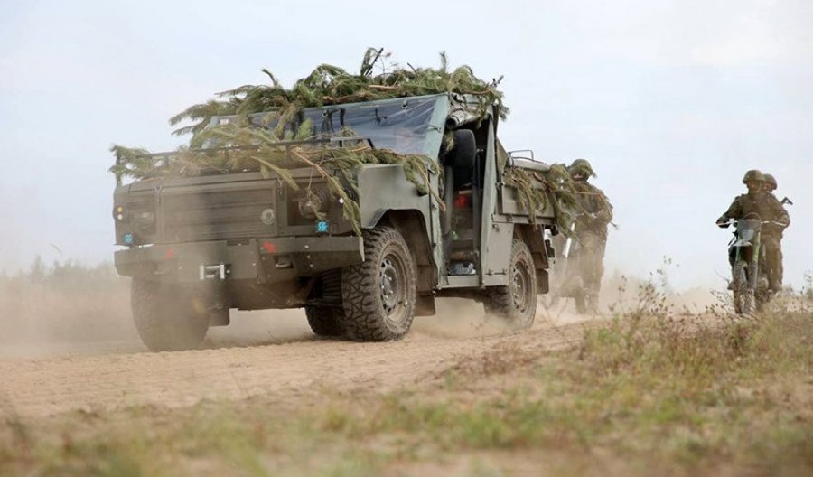 Oficerët amerikanë zbarkojnë në Bjellorusi, vëzhgojnë nga afër stërvitjen me Rusinë