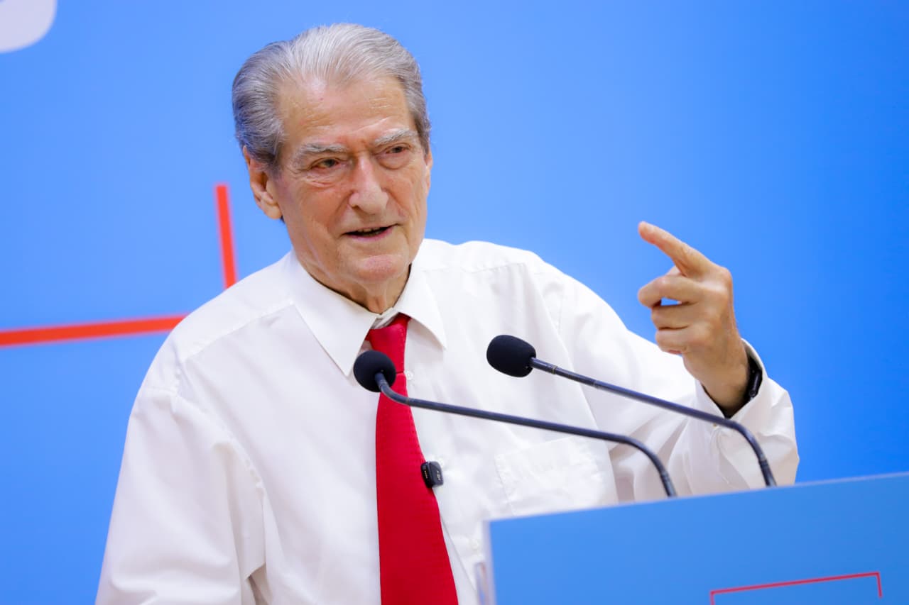 “Operatori i ujit, afera e radhës”, Berisha: Rama i la shqiptarët me pagat më të ulëta në Europë