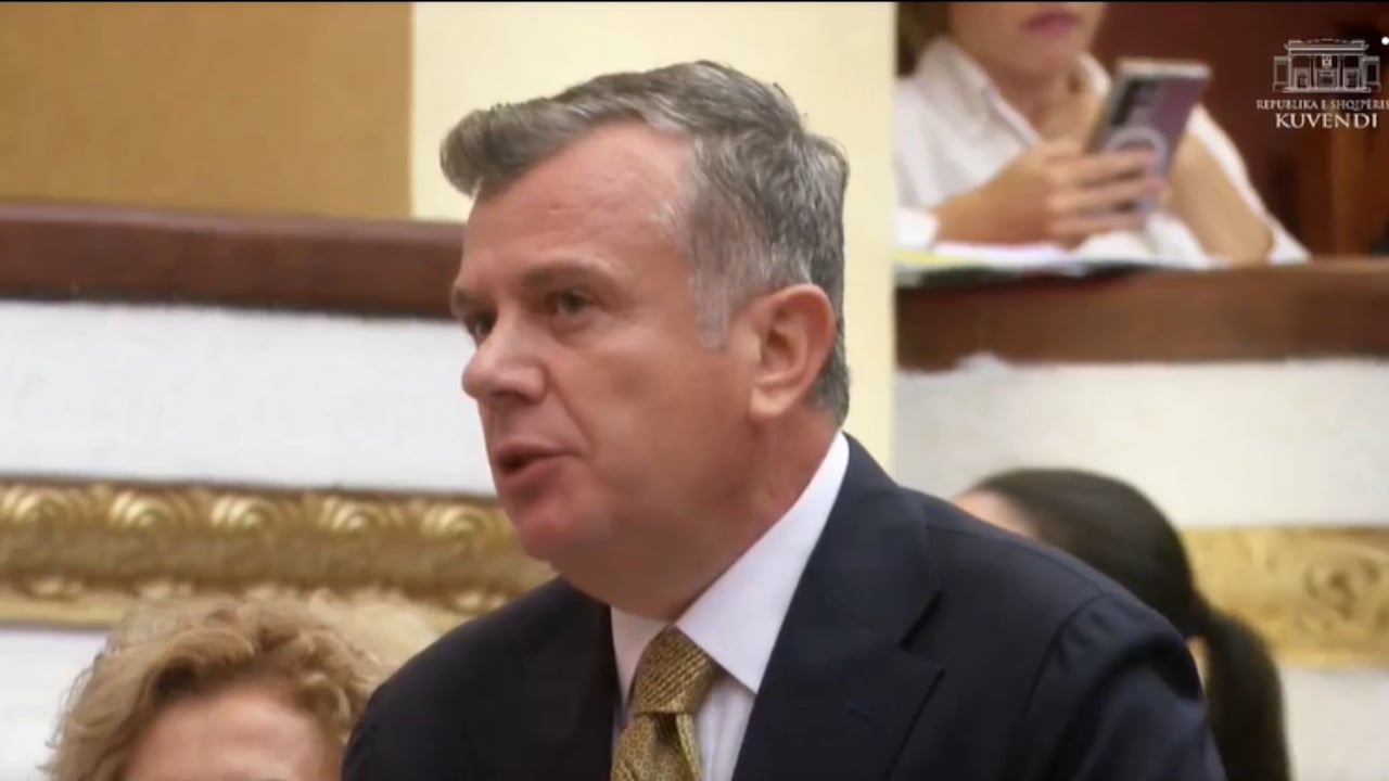 Opozita kërkesë për mbajtjen e një minutë heshtje për Abdi Baletën në Kuvend, Balla: Se sa e keni respektuar ju e di…
