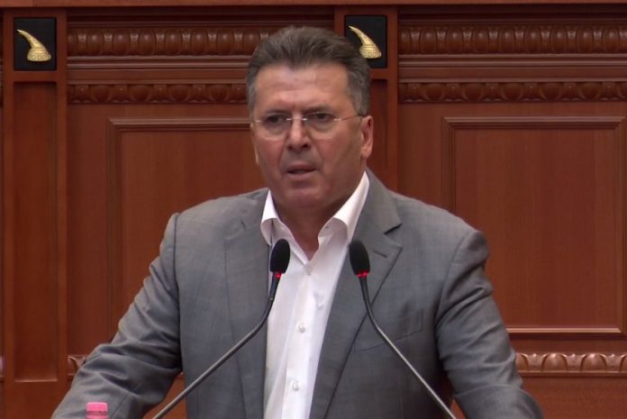 Opozita krijon grupin e tretë parlamentare, Mediu merr deputet “hua” nga PD